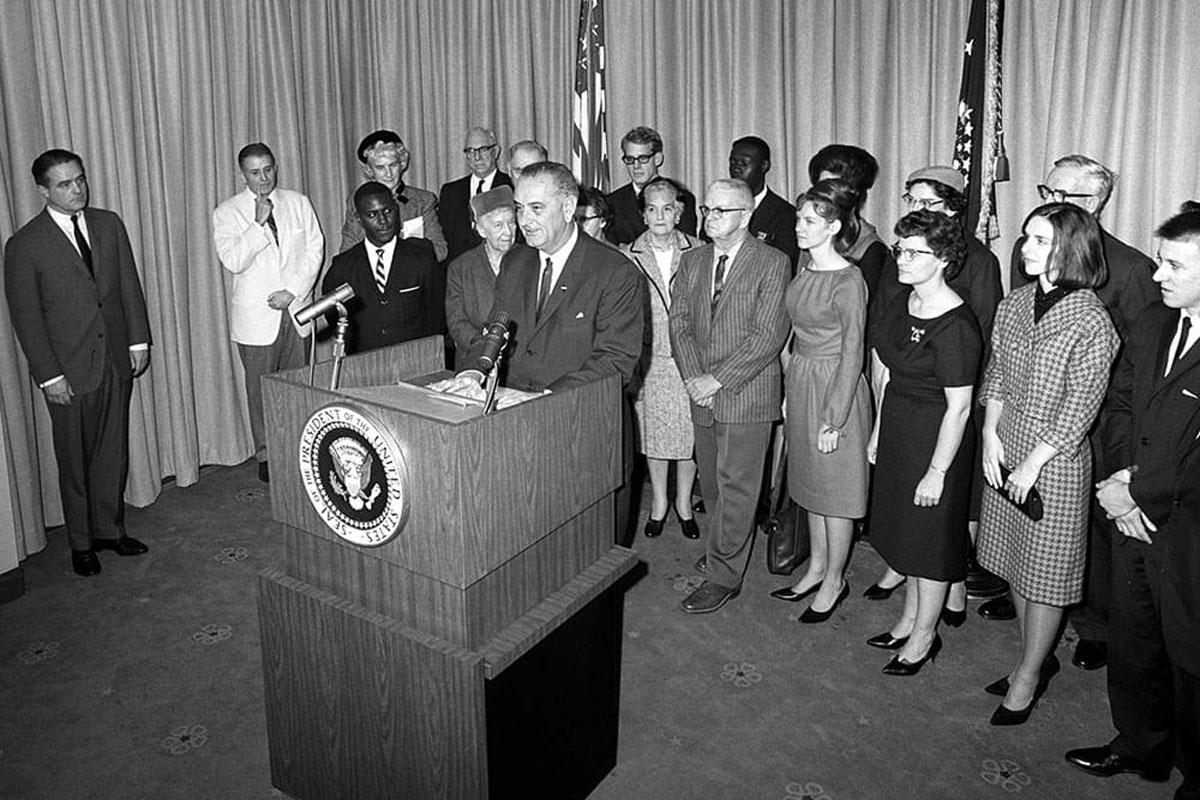 AmeriCorps VISTA program announcement in 1964