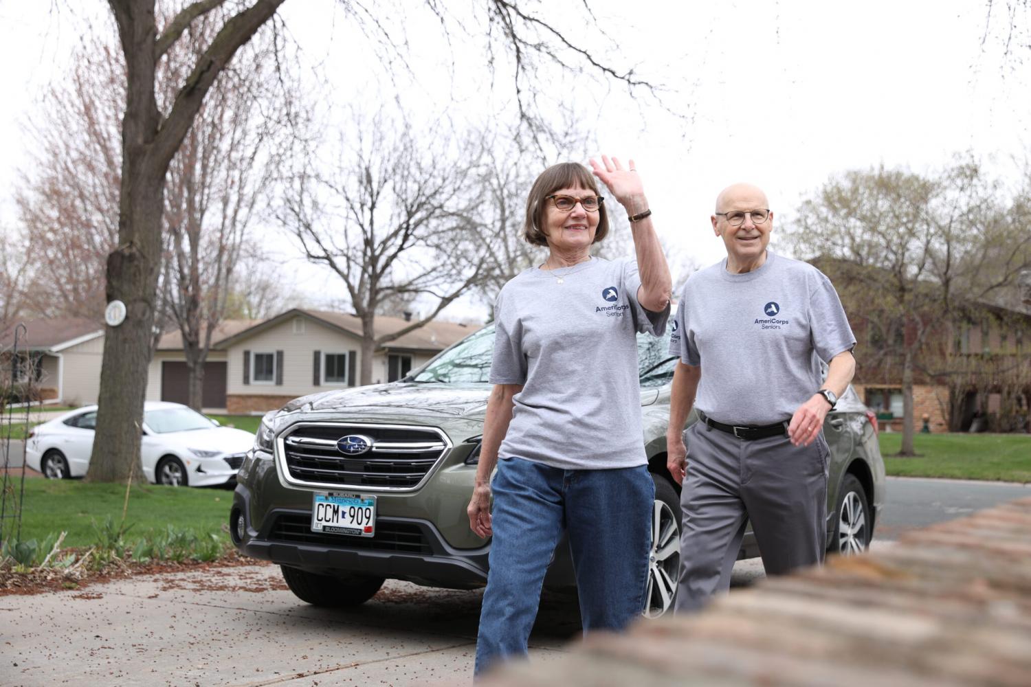 AmeriCorps Seniors Bill and Barb deliver meals to their neighbors 