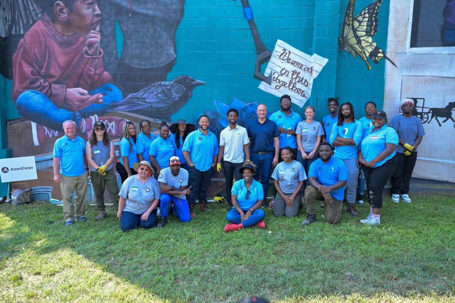 Group photo of mayor, AmeriCorps CEO, second gentleman, and AmeriCorps members